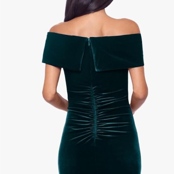 XSCAPE FORMAL DRESS SIZE 12 P CHARMAINE LONG OFF THE SHOULDER VELVET GREEN GOWN - Picture 3 of 8